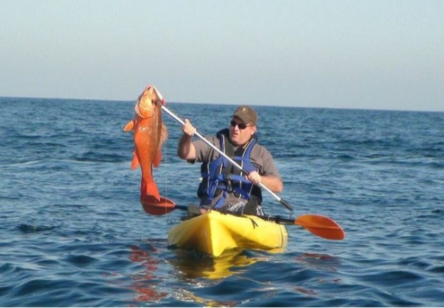 Pescando en kayak